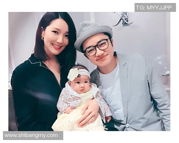 足球明星妈妈甜蜜恋爱视频曝光引发网友热议与感动